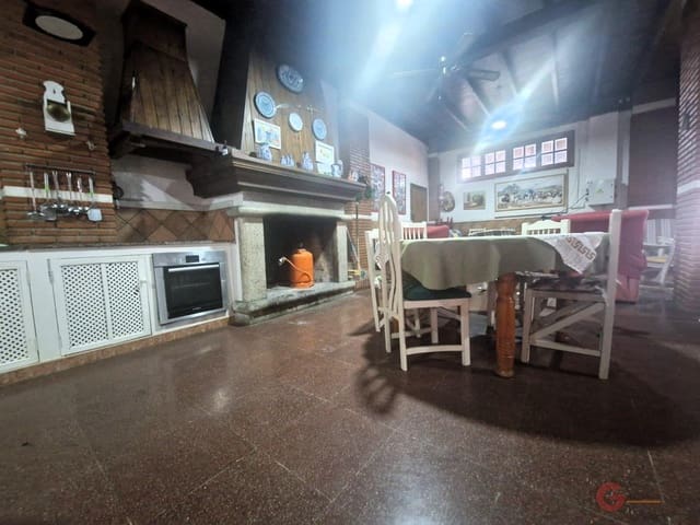 4 soveværelse Finca/Landehus til salg i Motril med swimmingpool garage - € 361.000 (Ref: 8525098)