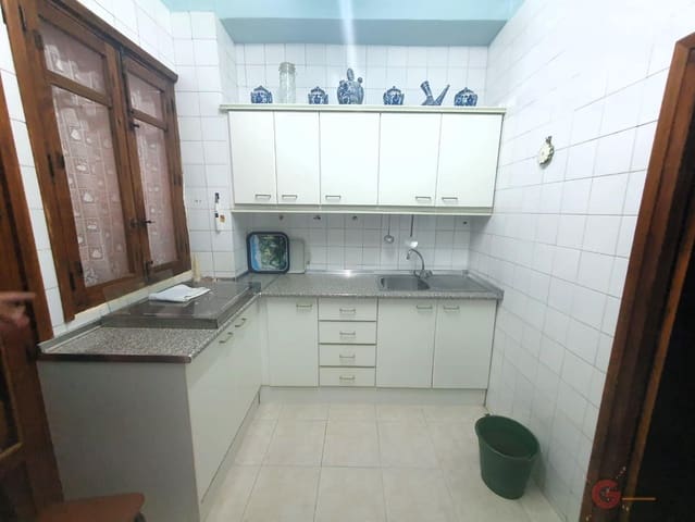 8 slaapkamer Villa te koop in Lanjarón - € 180.000 (Ref: 8594414)