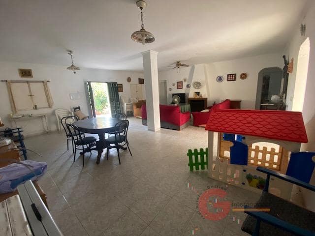 10 chambre Villa/Maison à vendre à Torre del Mar, Vélez-Málaga avec piscine garage - 425 000 € (Ref: 8607863)