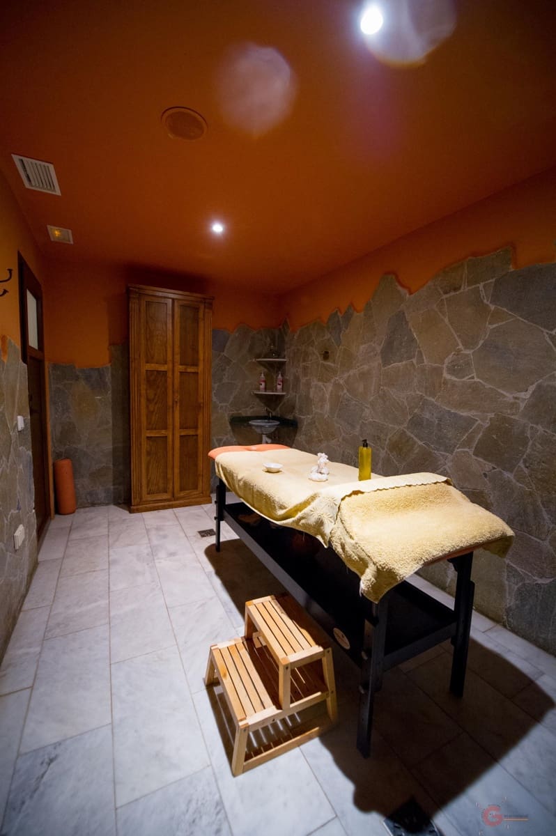 35 soveværelse Hotel til salg i Cordoba by med swimmingpool - € 1.370.000 (Ref: 8612307)