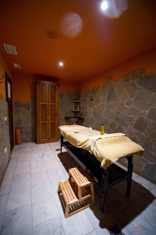 35 bedroom Hotel for sale in Córdoba city with pool - € 1,370,000 (Ref: 8612307)