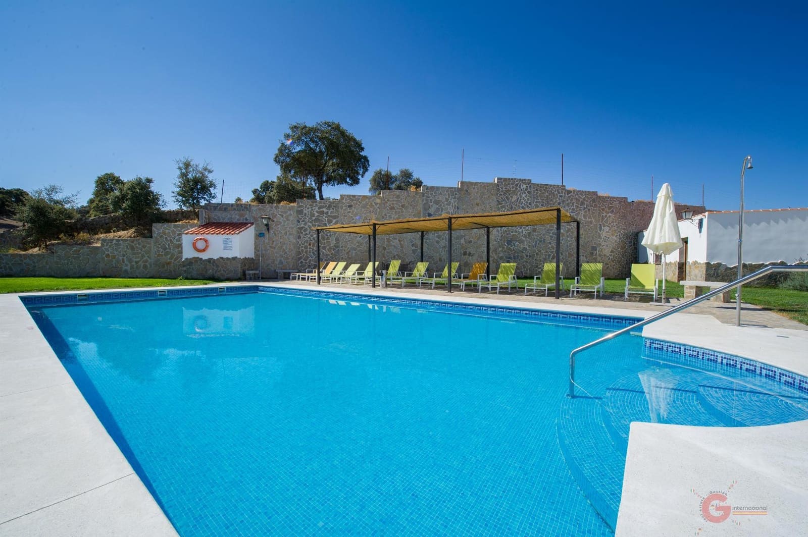 35 soveværelse Hotel til salg i Cordoba by med swimmingpool - € 1.370.000 (Ref: 8612307)