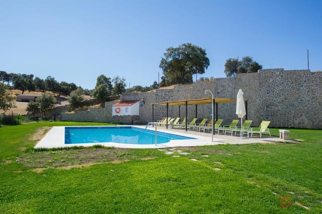 35 bedroom Hotel for sale in Córdoba city with pool - € 1,370,000 (Ref: 8612307)