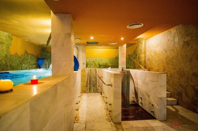 35 bedroom Hotel for sale in Córdoba city with pool - € 1,370,000 (Ref: 8612307)