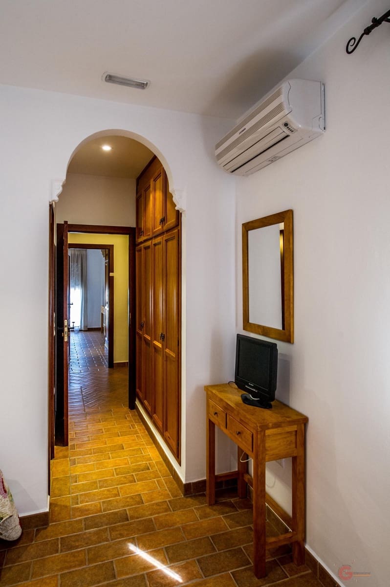 35 soveværelse Hotel til salg i Cordoba by med swimmingpool - € 1.370.000 (Ref: 8612307)