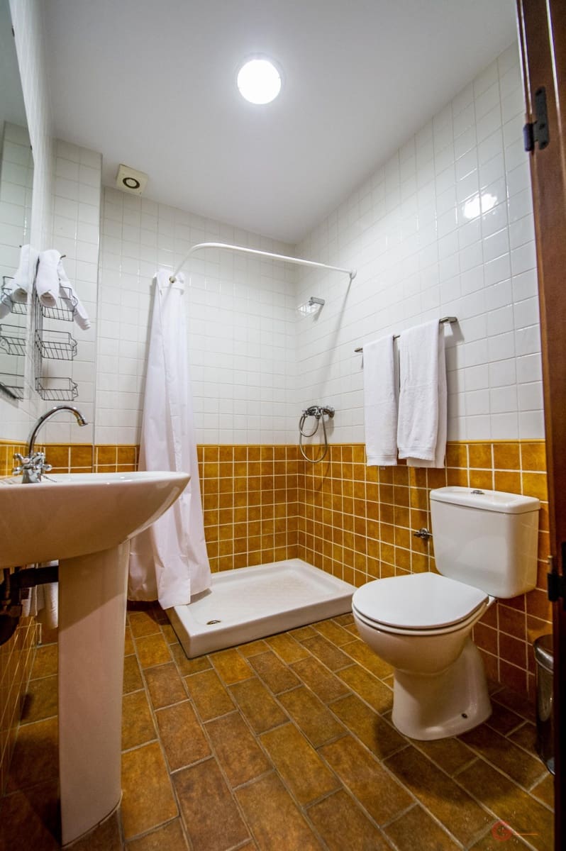 35 soveværelse Hotel til salg i Cordoba by med swimmingpool - € 1.370.000 (Ref: 8612307)