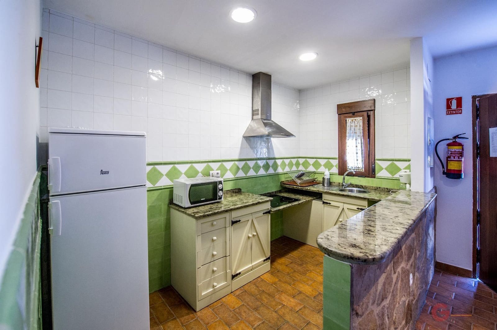 35 soveværelse Hotel til salg i Cordoba by med swimmingpool - € 1.370.000 (Ref: 8612307)