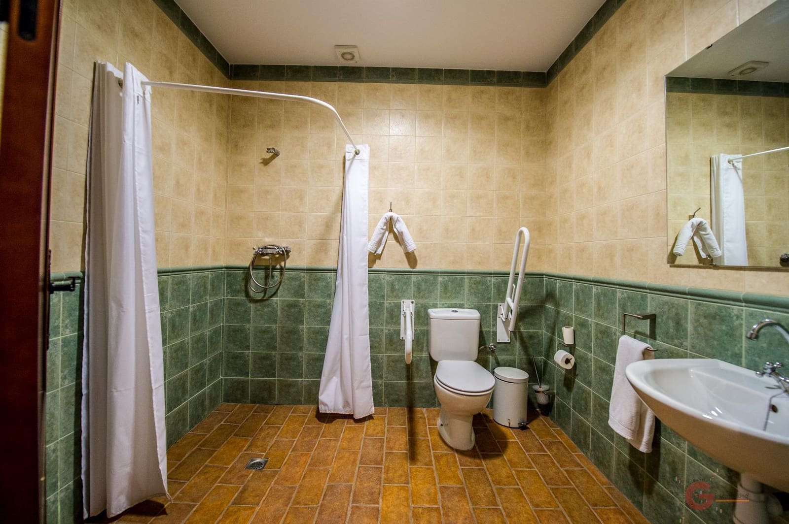 35 soveværelse Hotel til salg i Cordoba by med swimmingpool - € 1.370.000 (Ref: 8612307)