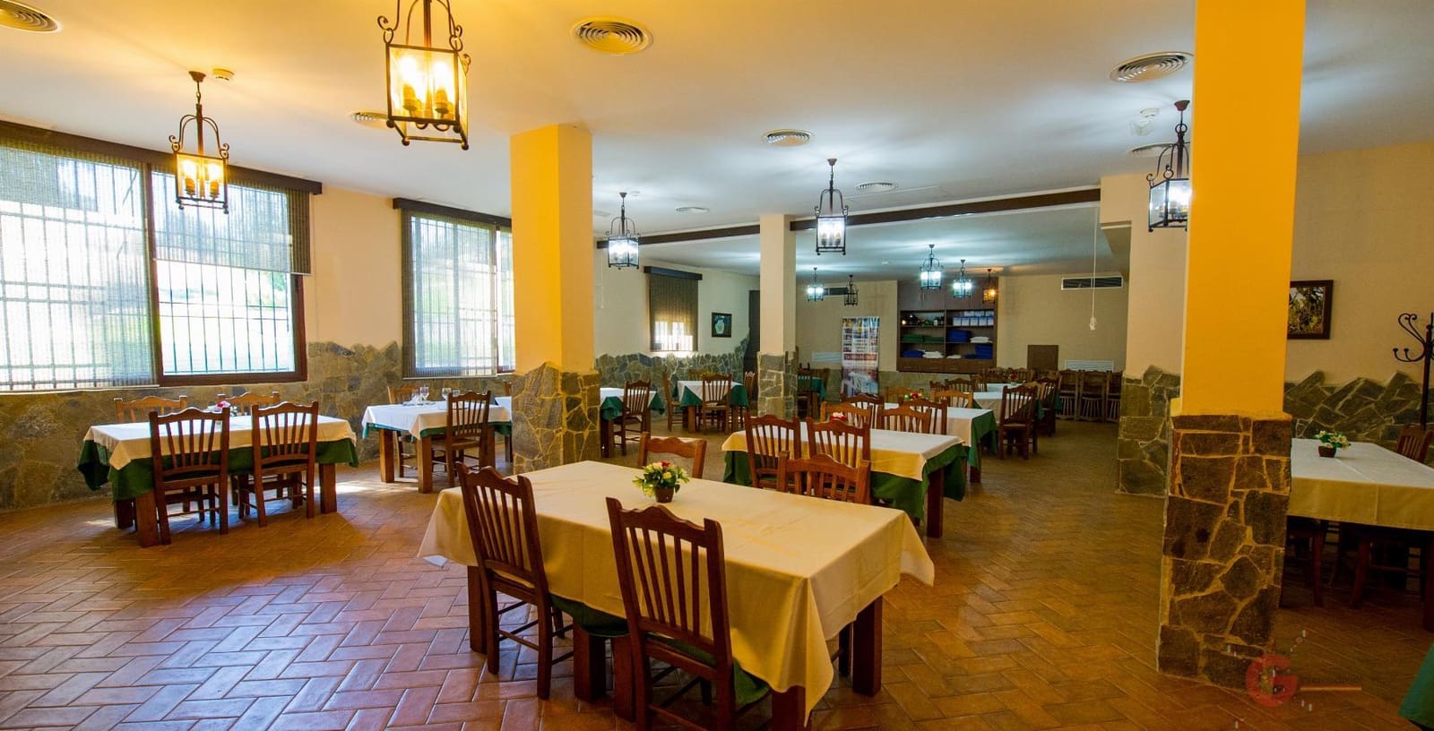 35 soveværelse Hotel til salg i Cordoba by med swimmingpool - € 1.370.000 (Ref: 8612307)