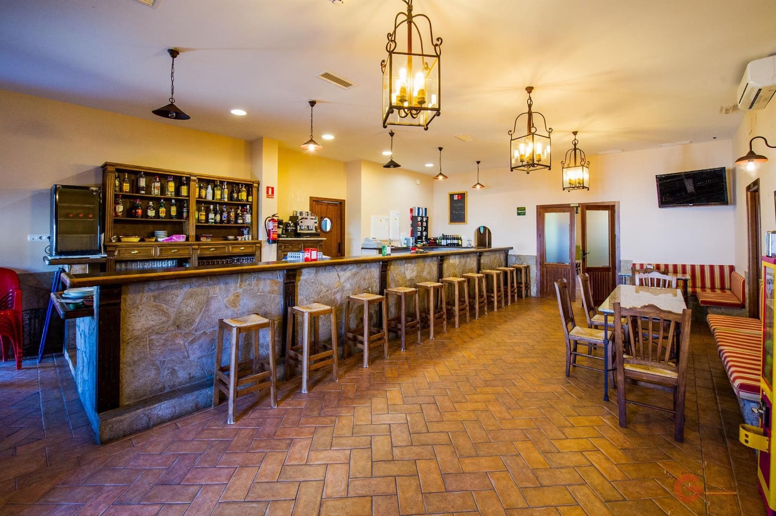 35 soveværelse Hotel til salg i Cordoba by med swimmingpool - € 1.370.000 (Ref: 8612307)