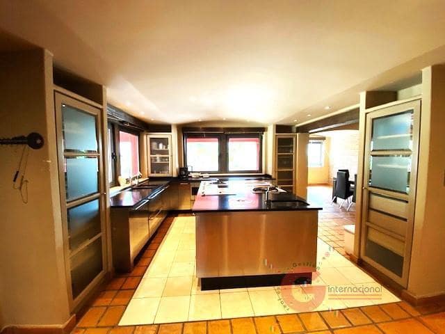 5 quarto Moradia para venda em Taramay, Almuñécar com piscina - 1 400 000 € (Ref: 8697563)