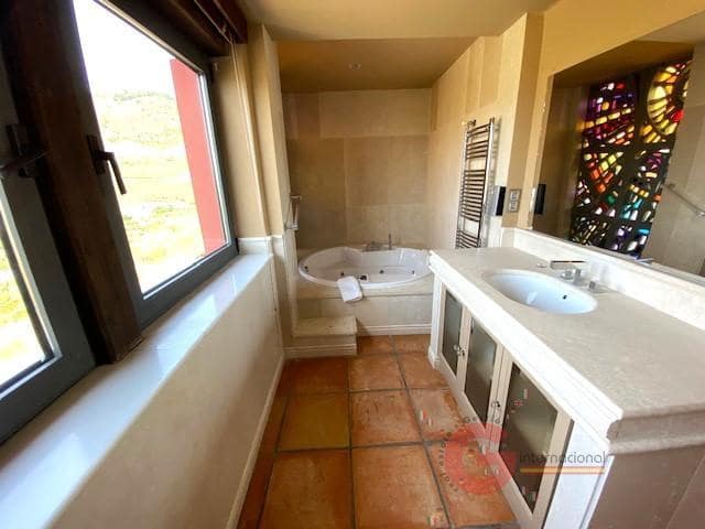 5 quarto Moradia para venda em Taramay com piscina - 1 400 000 € (Ref: 8697563)