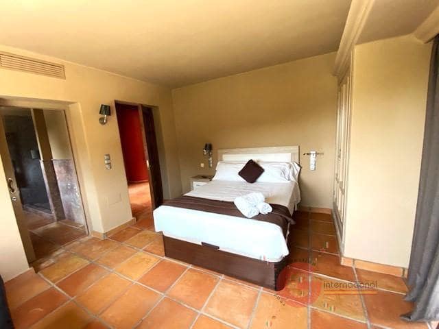 5 quarto Moradia para venda em Taramay com piscina - 1 400 000 € (Ref: 8697563)