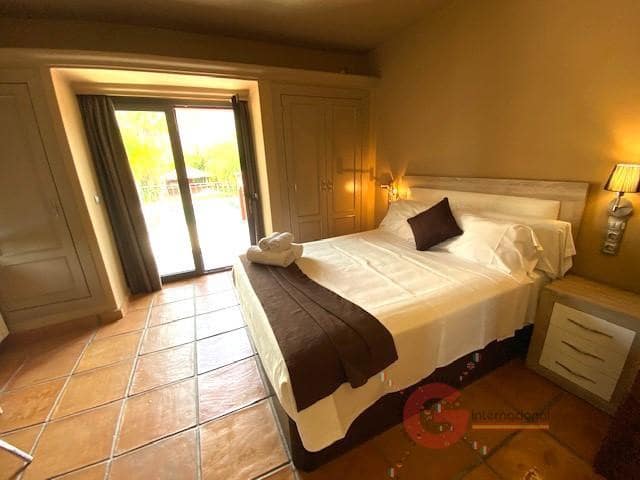 5 quarto Moradia para venda em Taramay com piscina - 1 400 000 € (Ref: 8697563)