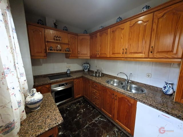 5 quarto Moradia para venda em Centro, Granada cidade com garagem - 265 000 € (Ref: 8714505)