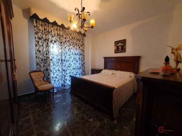5 quarto Moradia para venda em Centro, Granada cidade com garagem - 265 000 € (Ref: 8714505)