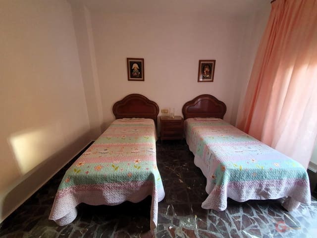 5 quarto Moradia para venda em Centro, Granada cidade com garagem - 265 000 € (Ref: 8714505)