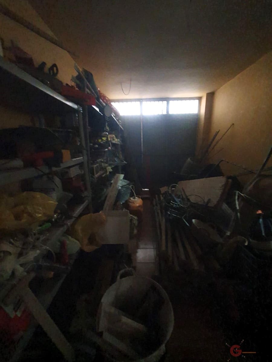 4 slaapkamer Villa te koop in Velez de Benaudalla met garage - € 200.000 (Ref: 8790367)