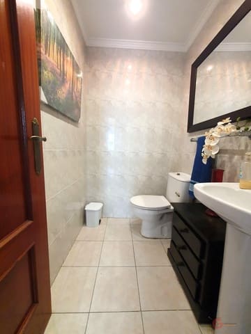 4 soverom Villa til salgs i Centro, Granada by - € 213 000 (Ref: 8971555)