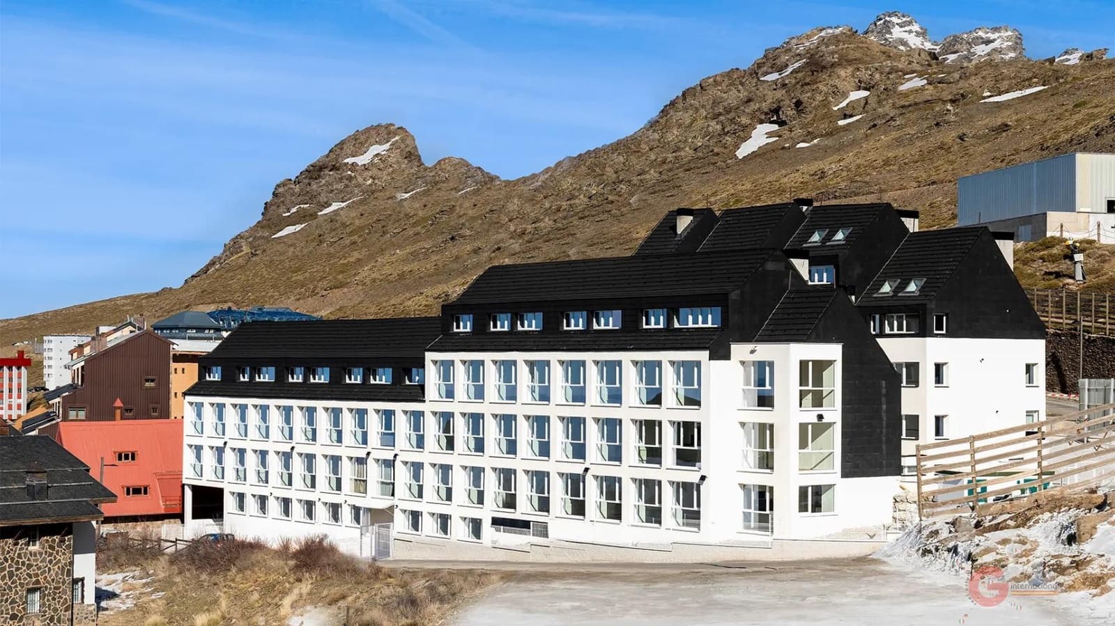 2 soveværelse Lejlighed til salg i Sierra Nevada med garage - € 395.000 (Ref: 8988125)