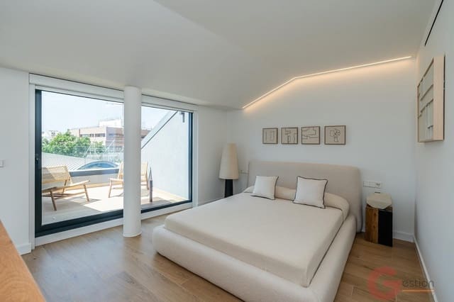 3 slaapkamer Penthouse te koop in Zona Puerto Deportivo, Fuengirola met zwembad - € 1.550.000 (Ref: 9017116)