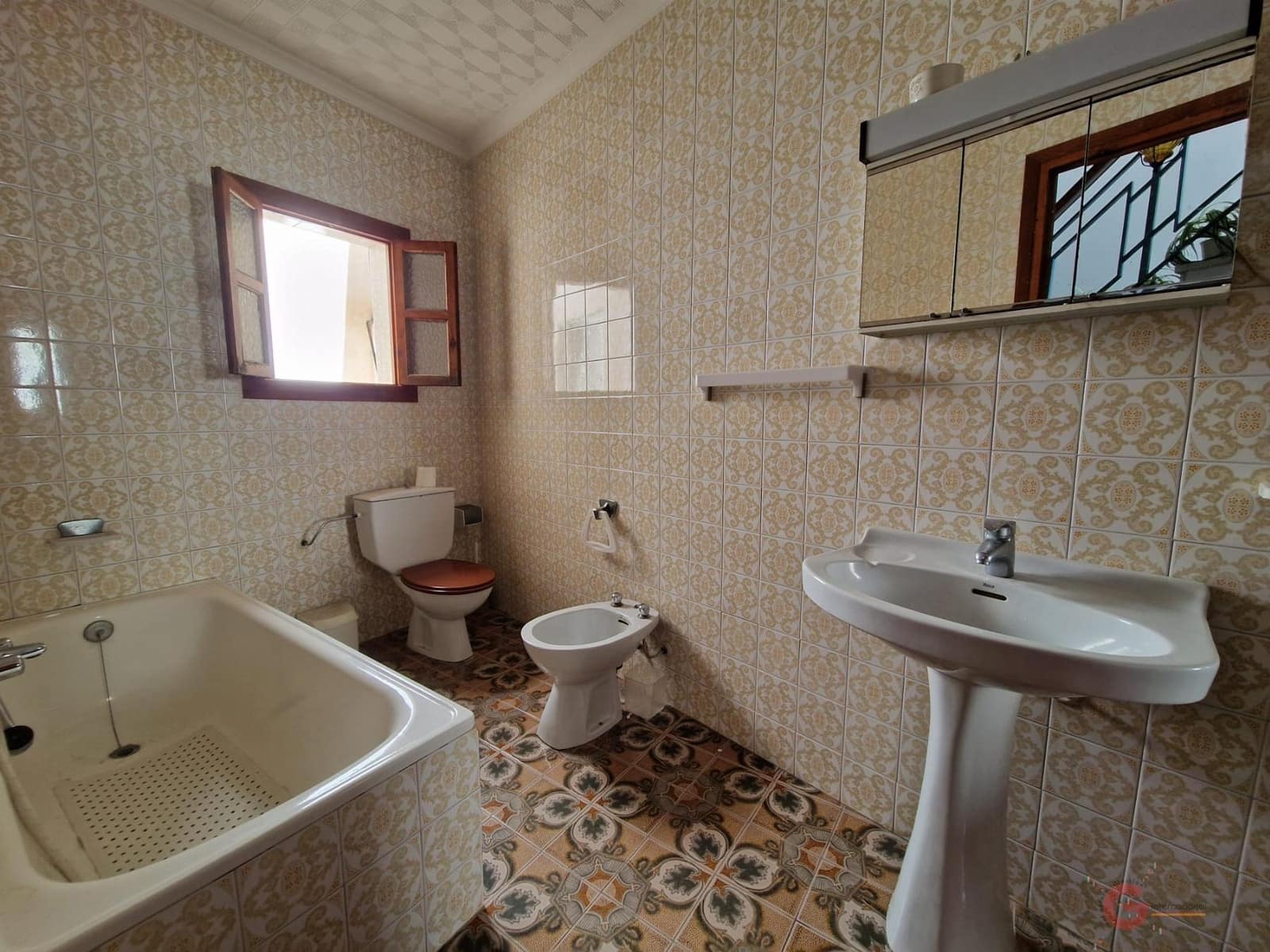 9 bedroom Villa for sale in Molvizar - € 206,500 (Ref: 9028707)