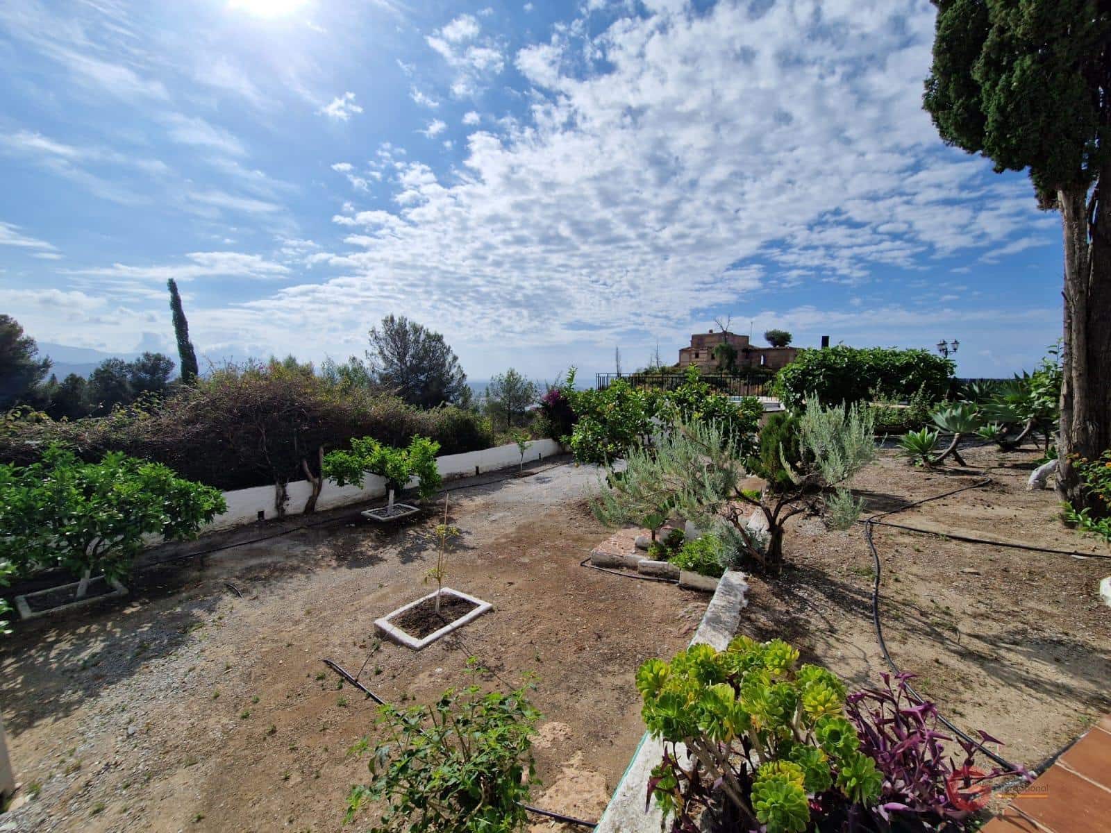 3 soveværelse Villa til salg i Salobrena med swimmingpool garage - € 560.000 (Ref: 9050483)