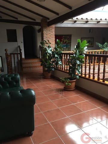 12 slaapkamer Commercieel te koop in Guadix - € 440.000 (Ref: 9109829)