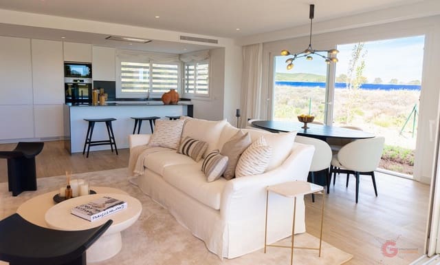2 soverom Leilighet til salgs i Los Llanos, Estepona med svømmebasseng garasje - € 395 000 (Ref: 9126337)