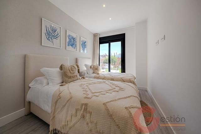 2 chambre Penthouse à vendre à Zona Calvario, Estepona avec piscine garage - 650 000 € (Ref: 9256395)