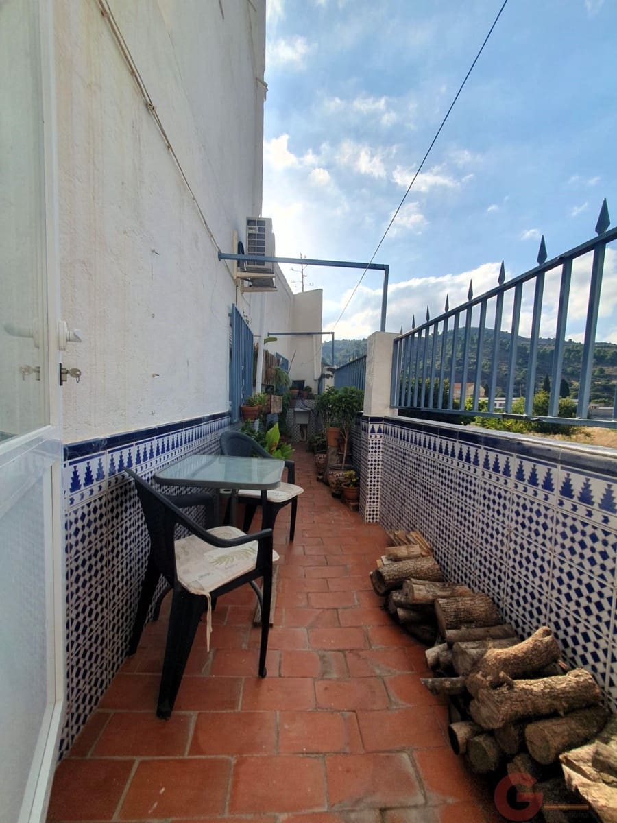 4 soverom Villa til salgs i Velez de Benaudalla med garasje - € 200 000 (Ref: 9321666)