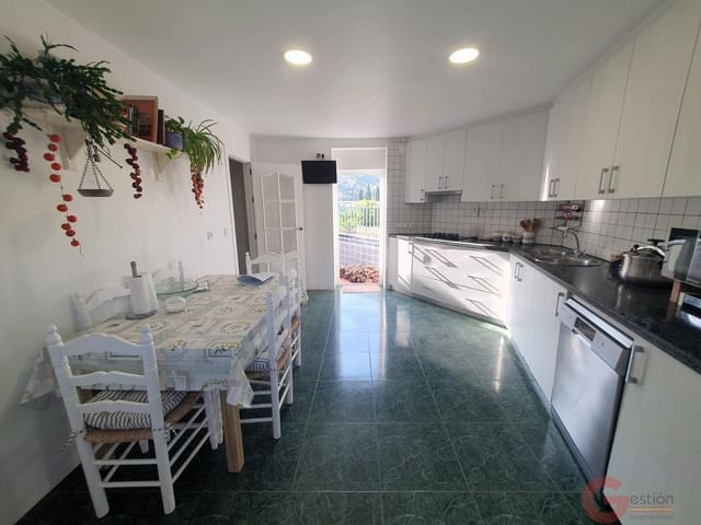 4 soveværelse Villa til salg i Vélez de Benaudalla med garage - € 200.000 (Ref: 9321666)