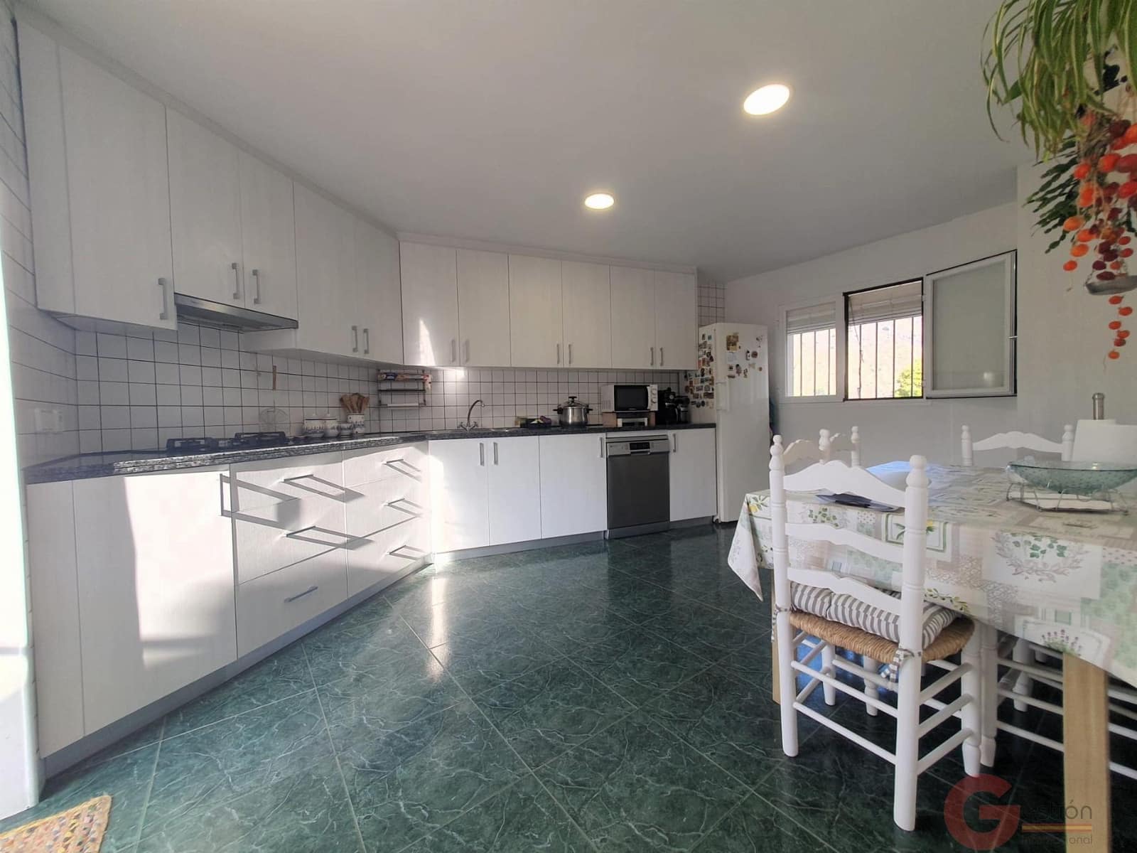 4 soverom Villa til salgs i Velez de Benaudalla med garasje - € 200 000 (Ref: 9321666)