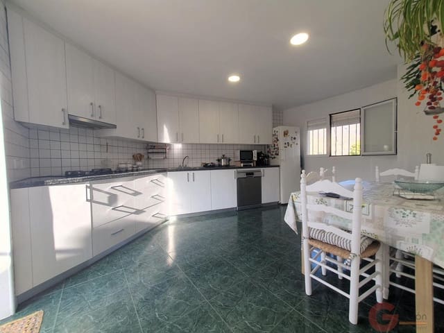 4 soveværelse Villa til salg i Vélez de Benaudalla med garage - € 200.000 (Ref: 9321666)