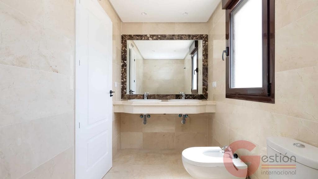 3 makuuhuone Huvila myytävänä paikassa Estepona mukana uima-altaan 
autotalli - 590 000 € (Ref: 9385320)