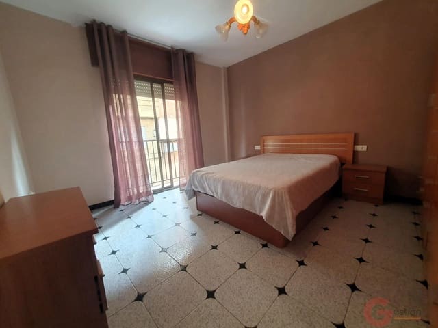 3 quarto Moradia para venda em Motril com garagem - 200 000 € (Ref: 9419237)