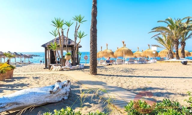 3 soverom Villa til salgs i Playa Bajadilla - Puertos, Marbella med garasje - € 700 000 (Ref: 9448481)