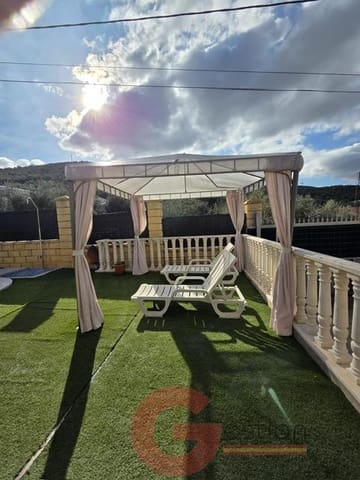 3 bedroom Villa for sale in Iznájar with pool garage - € 299,000 (Ref: 9448483)