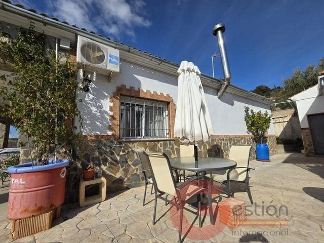 3 bedroom Villa for sale in Iznajar with pool garage - € 285,000 (Ref: 9448483)