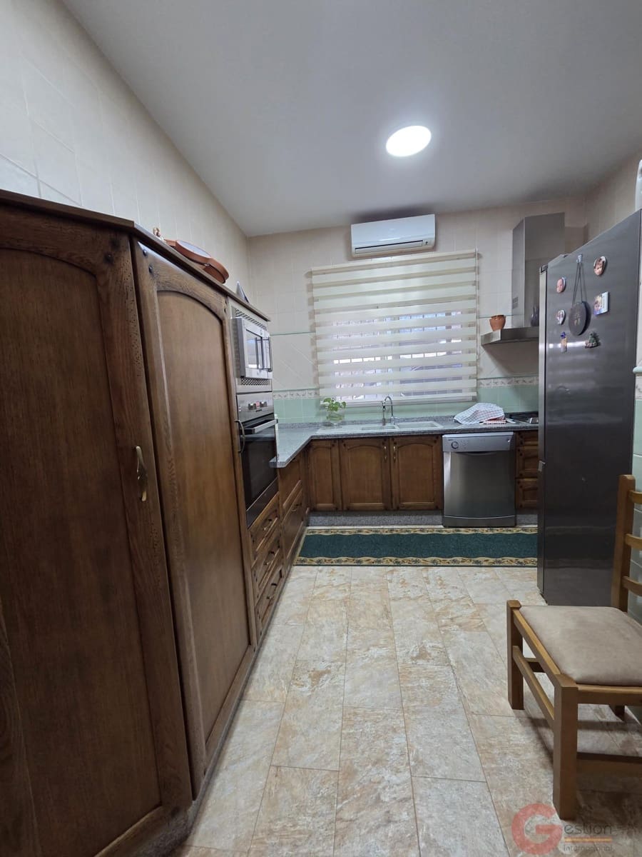 3 bedroom Villa for sale in Iznajar with pool garage - € 285,000 (Ref: 9448483)