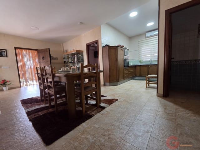 3 soveværelse Villa til salg i Iznájar med swimmingpool garage - € 285.000 (Ref: 9448483)