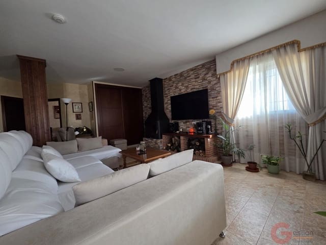 3 soveværelse Villa til salg i Iznájar med swimmingpool garage - € 285.000 (Ref: 9448483)