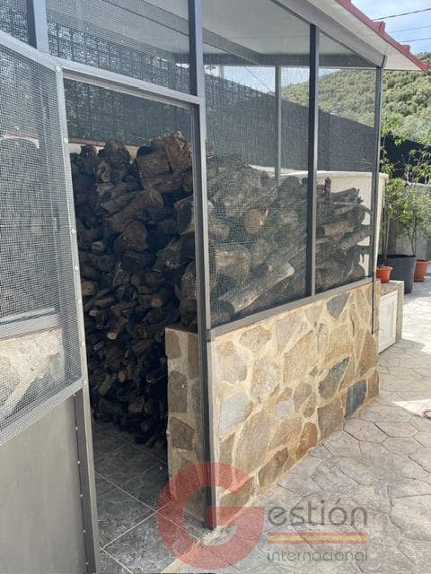 3 bedroom Villa for sale in Iznajar with pool garage - € 299,000 (Ref: 9448483)