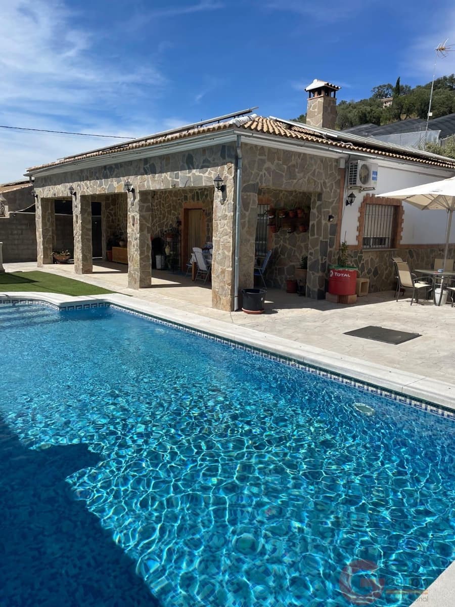 3 bedroom Villa for sale in Iznajar with pool garage - € 299,000 (Ref: 9448483)