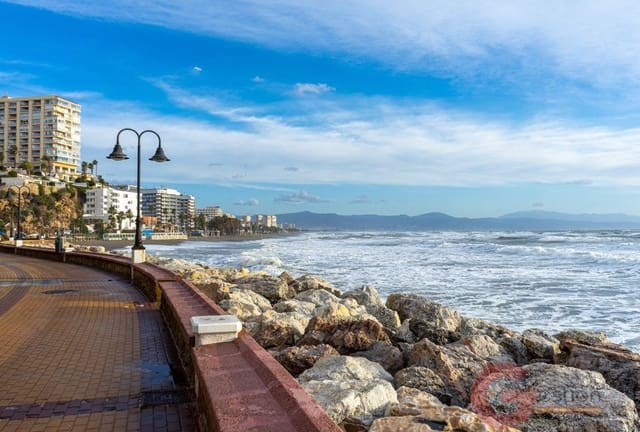 3 sypialnia Willa na sprzedaż w Torremolinos z basenem garażem - 450 000 € (Ref: 9448879)