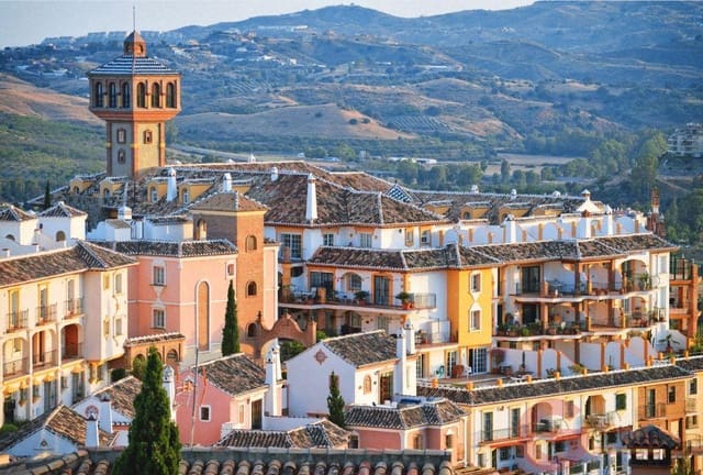 3 sypialnia Willa na sprzedaż w Torremolinos z basenem garażem - 450 000 € (Ref: 9448879)