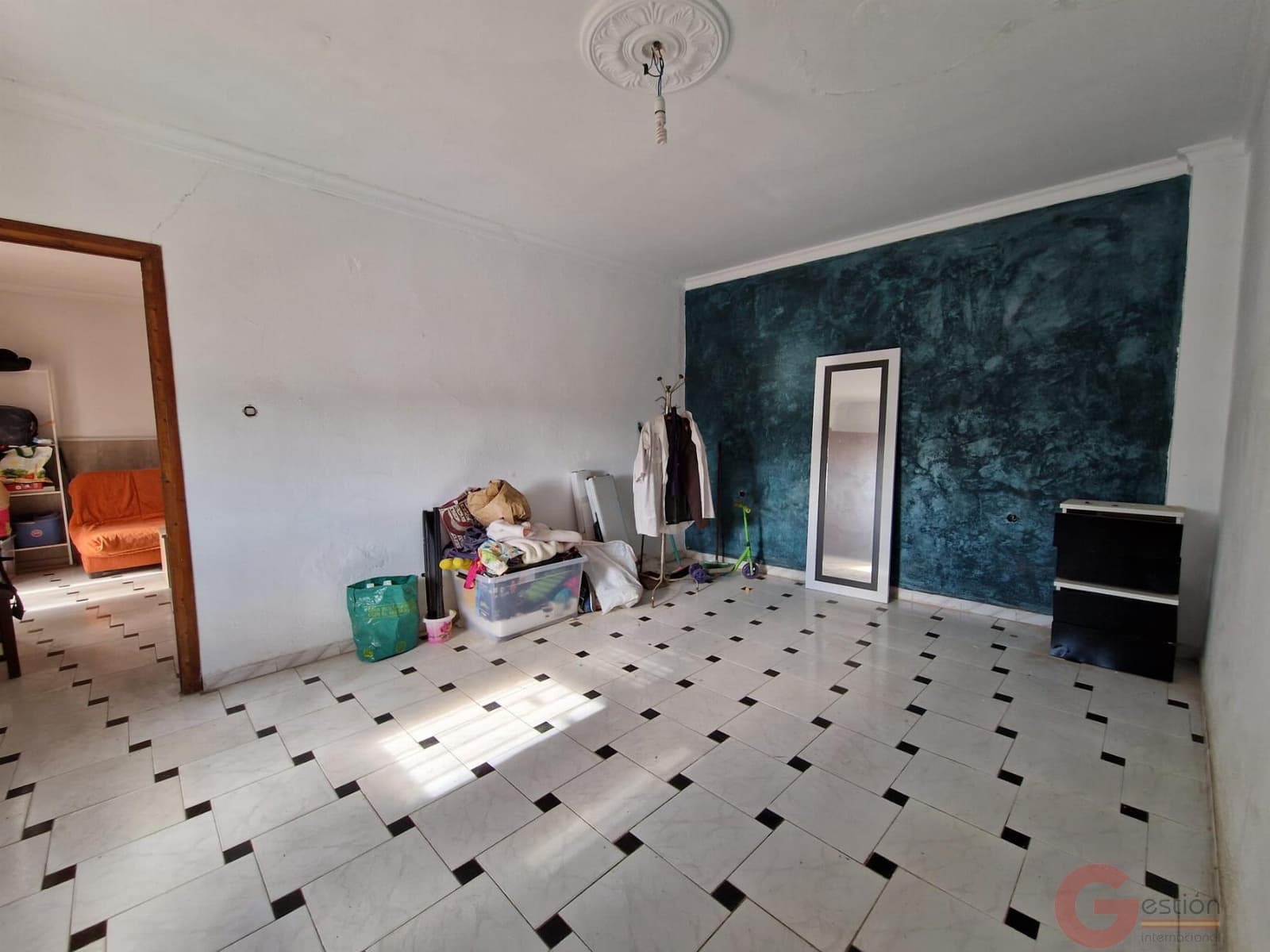 5 bedroom Villa for sale in Lobres with garage - € 159,000 (Ref: 9481920)