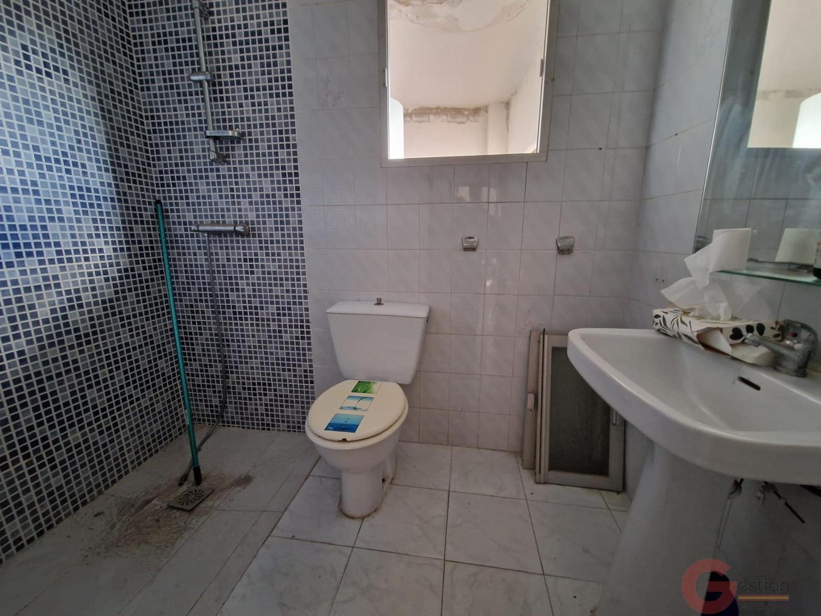 5 bedroom Villa for sale in Lobres with garage - € 159,000 (Ref: 9481920)