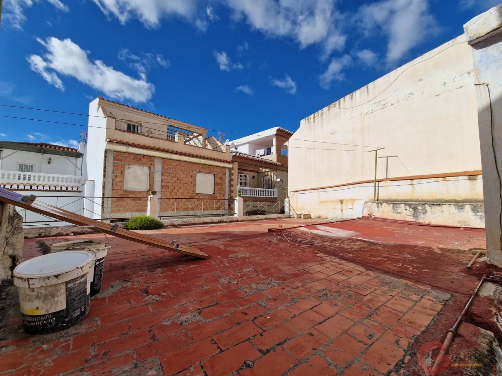 5 bedroom Villa for sale in Lobres with garage - € 159,000 (Ref: 9481920)