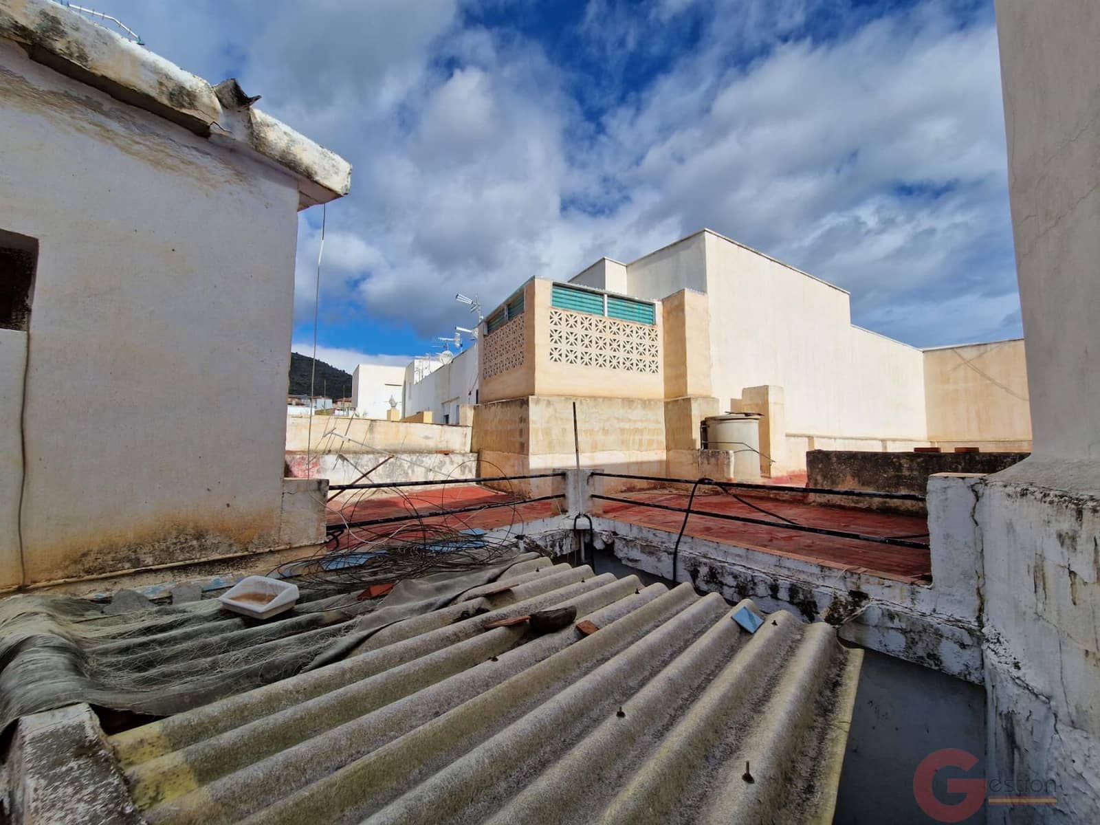 5 bedroom Villa for sale in Lobres with garage - € 159,000 (Ref: 9481920)